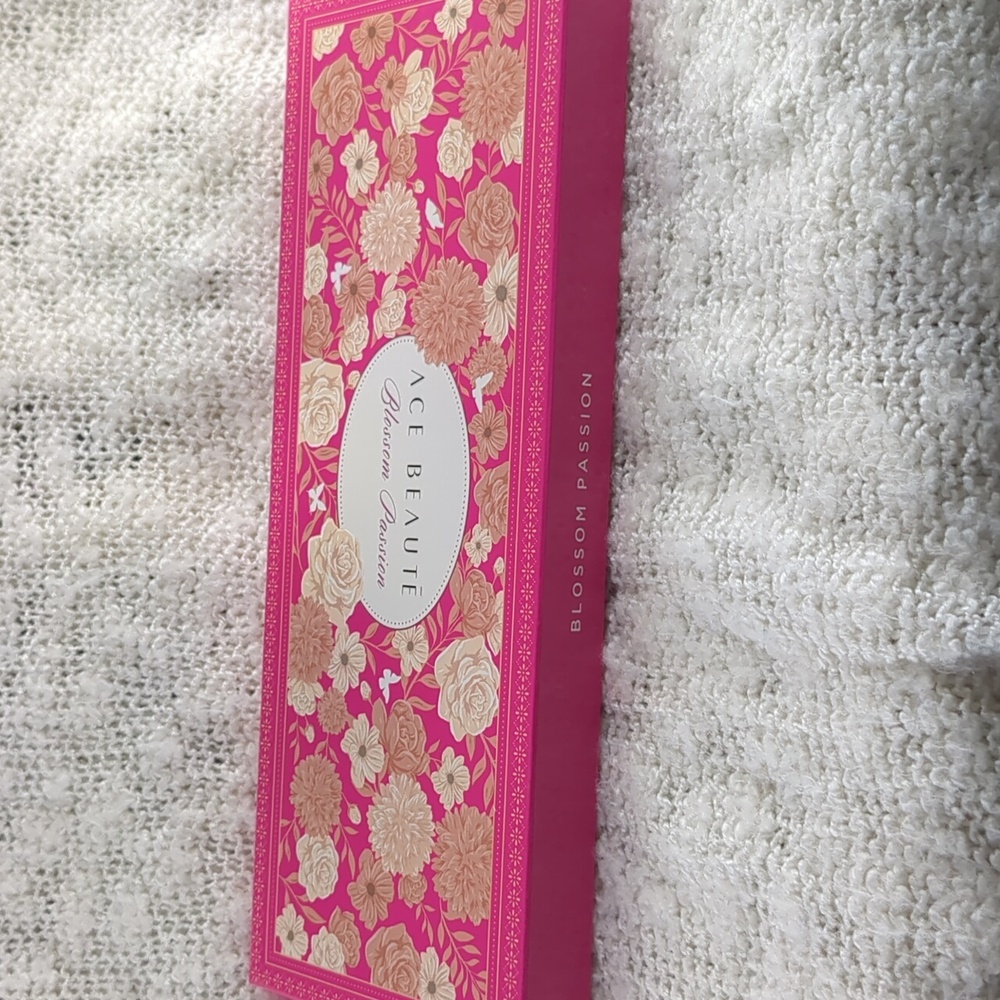 Ace Beautē Blossom Passion Palette, 19.2g/0.68oz - Picture 6 of 13